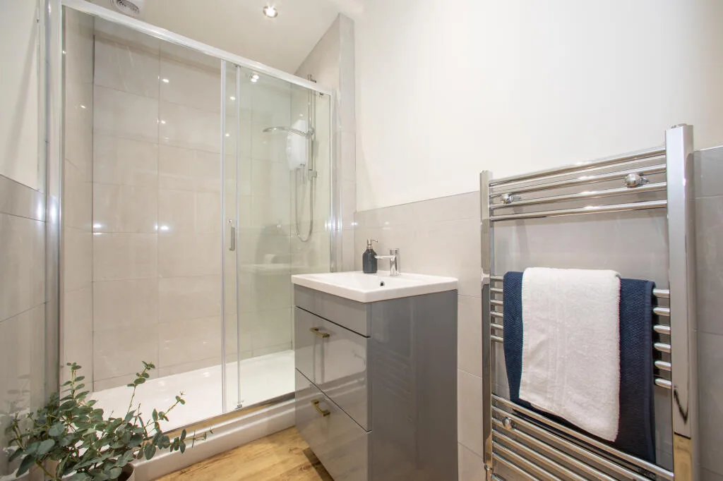 1 bedroom house share for rent