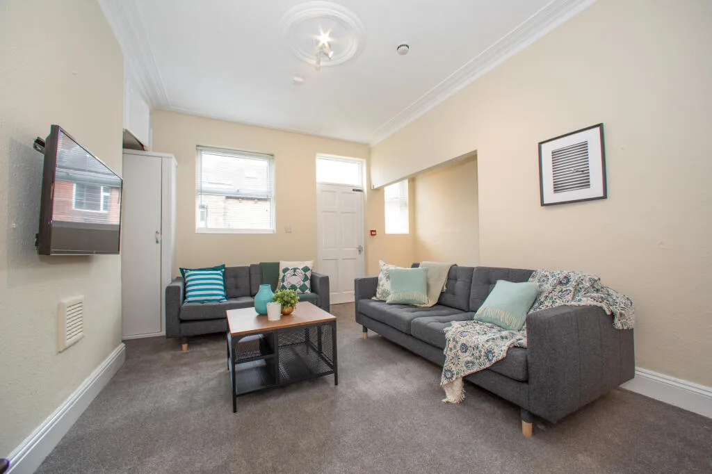 1 bedroom house share for rent