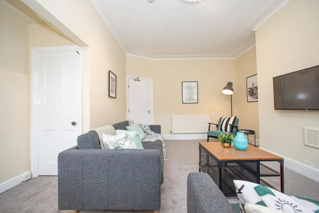 1 bedroom house share for rent