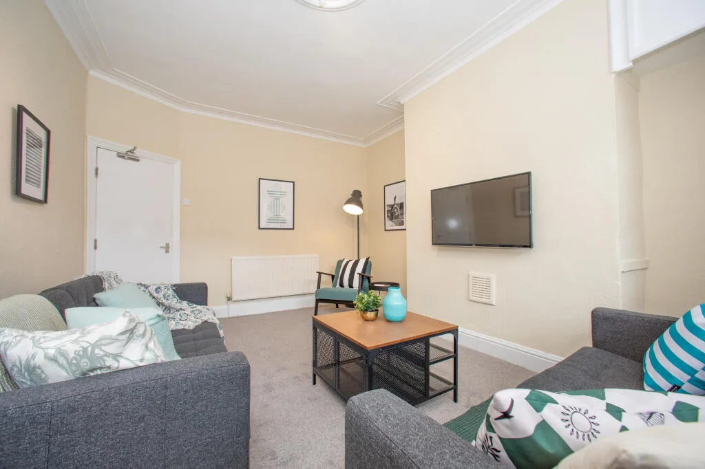 1 bedroom house share for rent