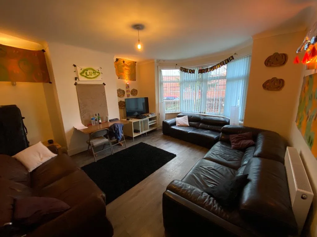 1 bedroom house share for rent