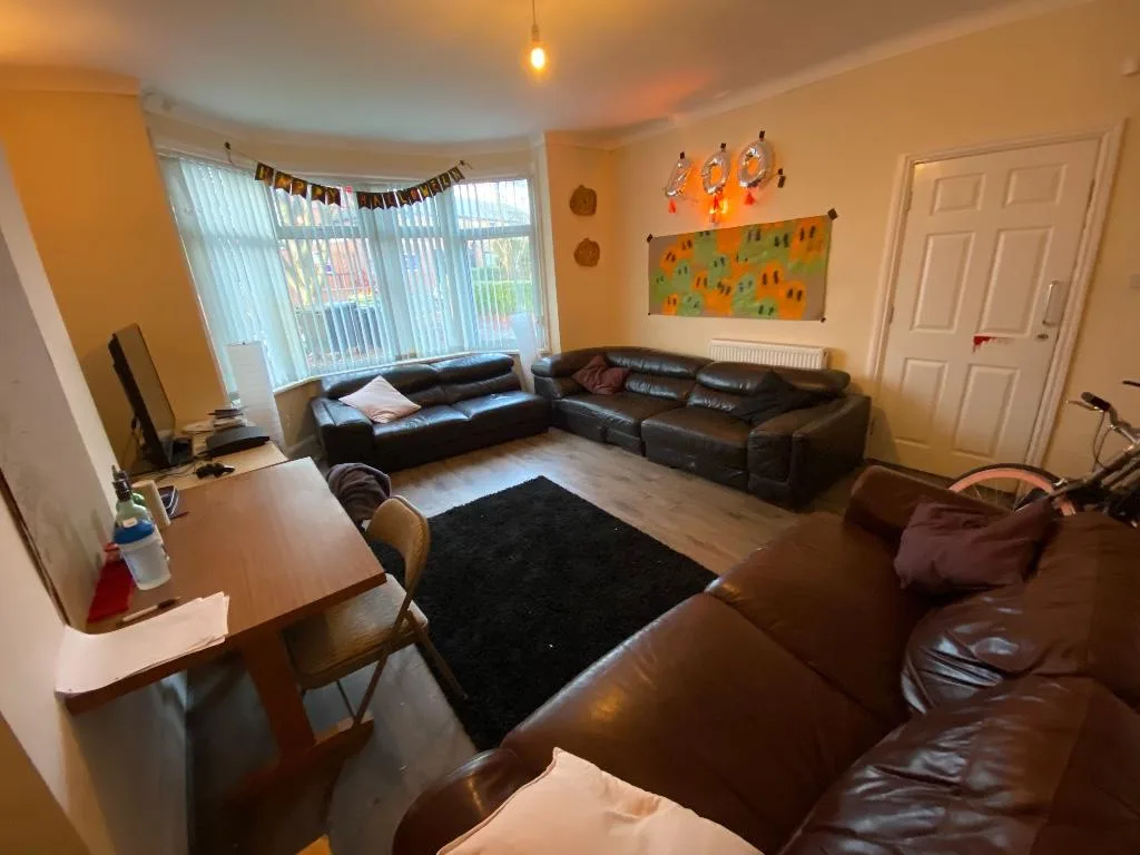 1 bedroom house share for rent