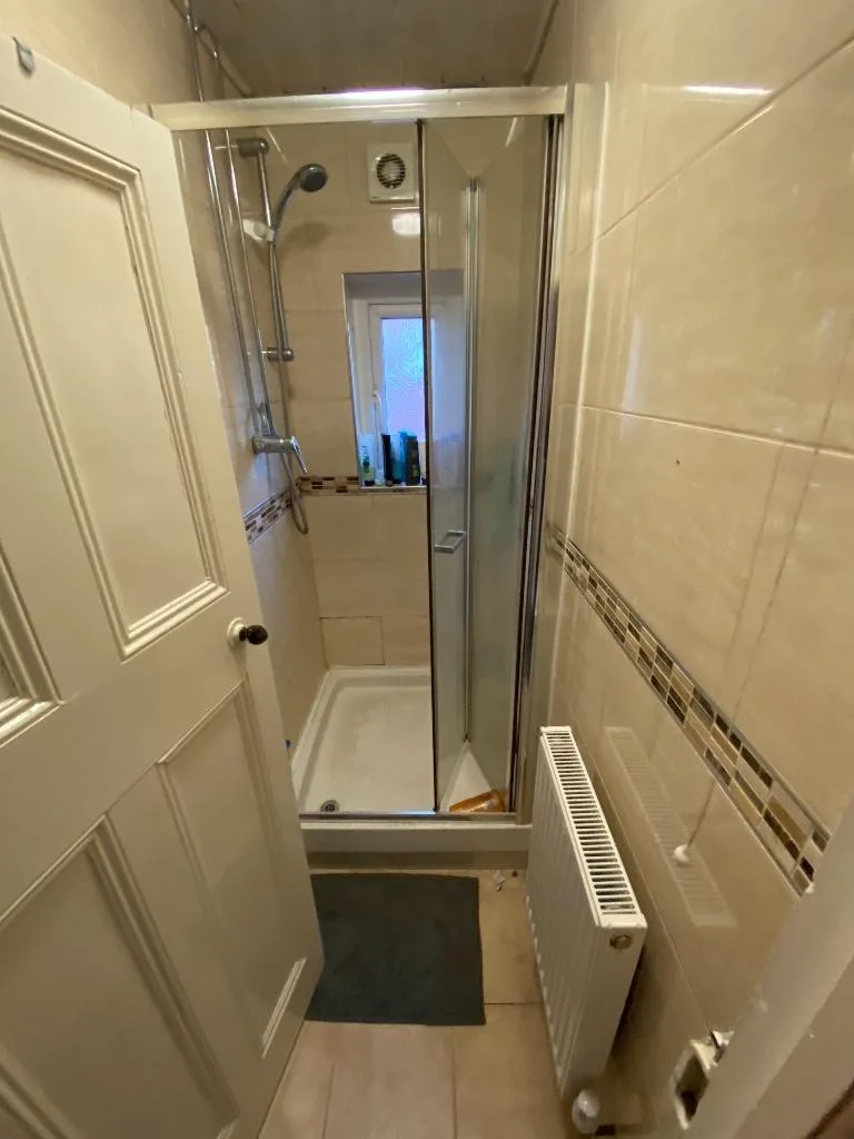 1 bedroom house share for rent