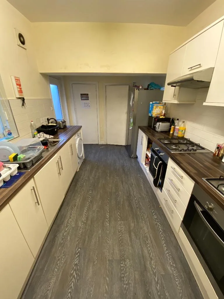 1 bedroom house share for rent