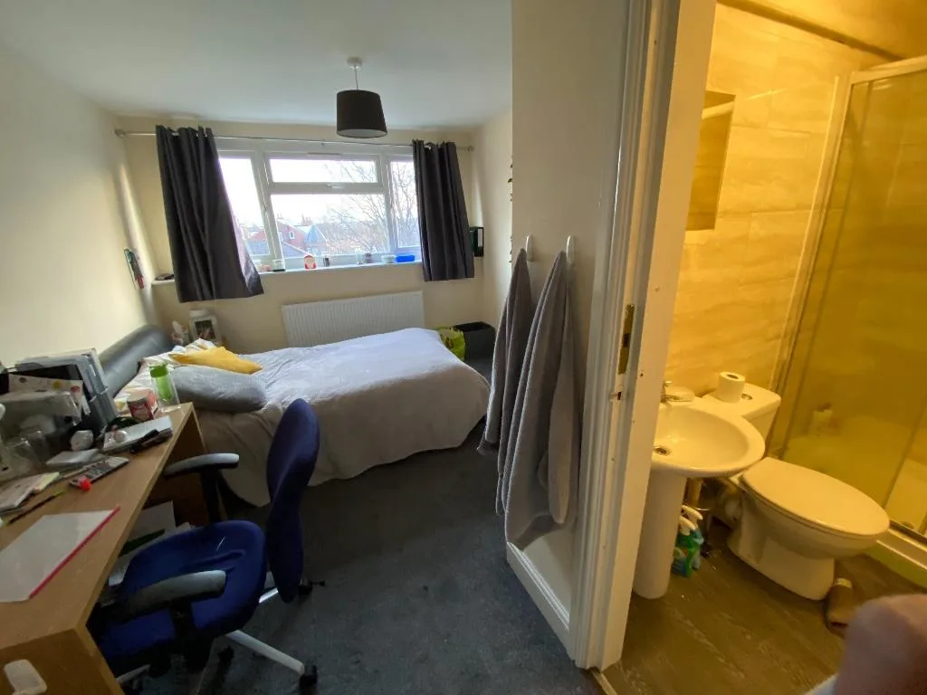 1 bedroom house share for rent