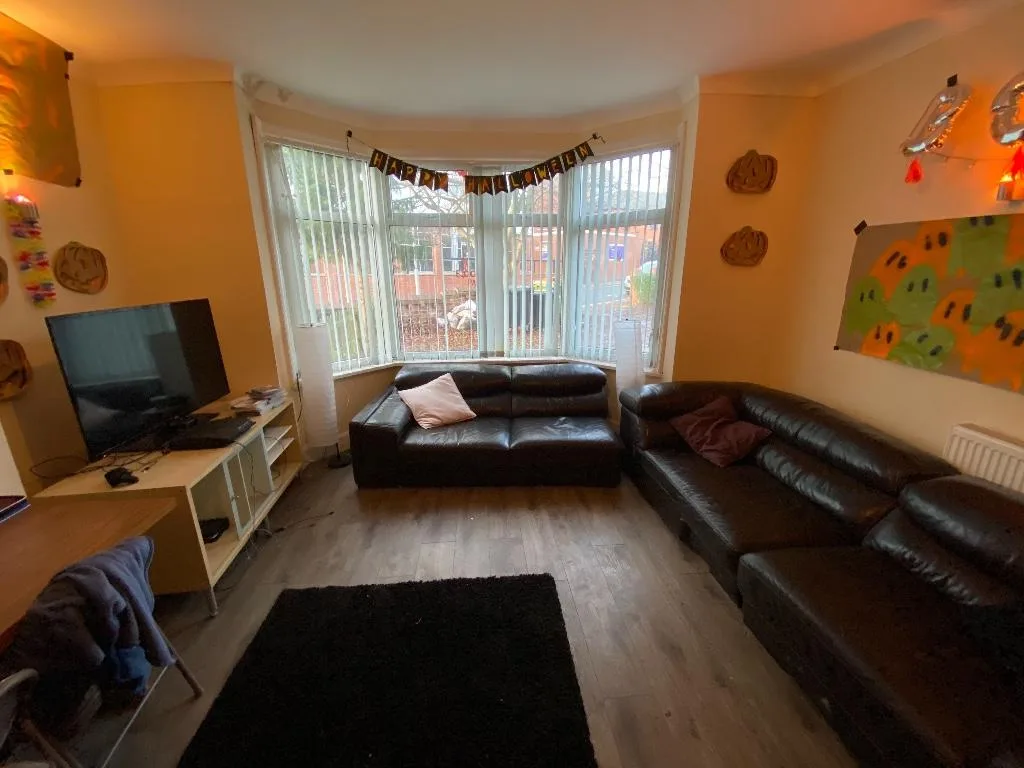 1 bedroom house share for rent