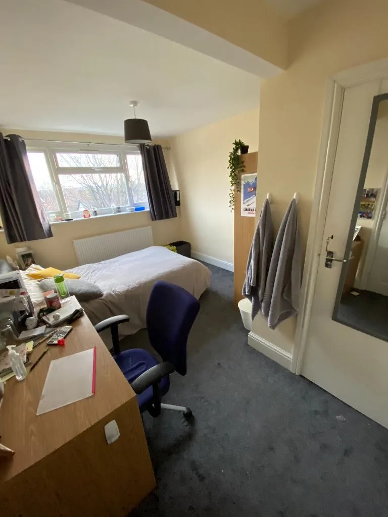 1 bedroom house share for rent