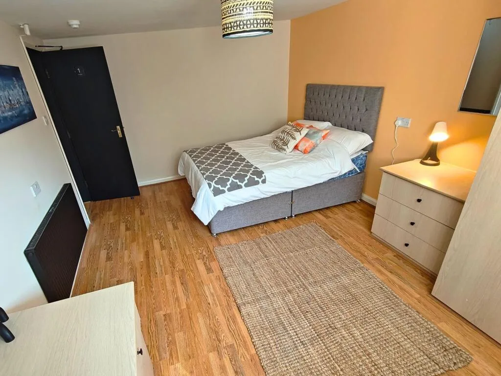 1 bedroom house share for rent