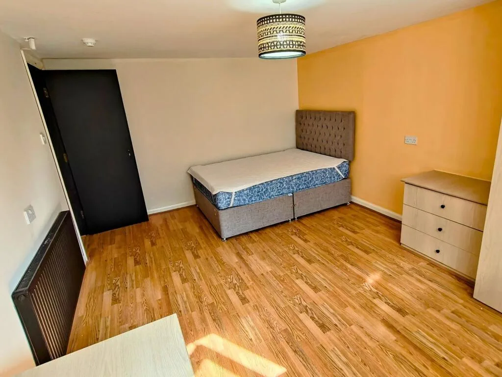1 bedroom house share for rent