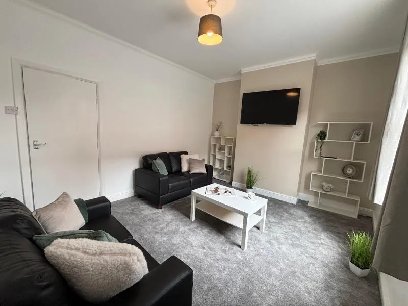 1 bedroom house share for rent