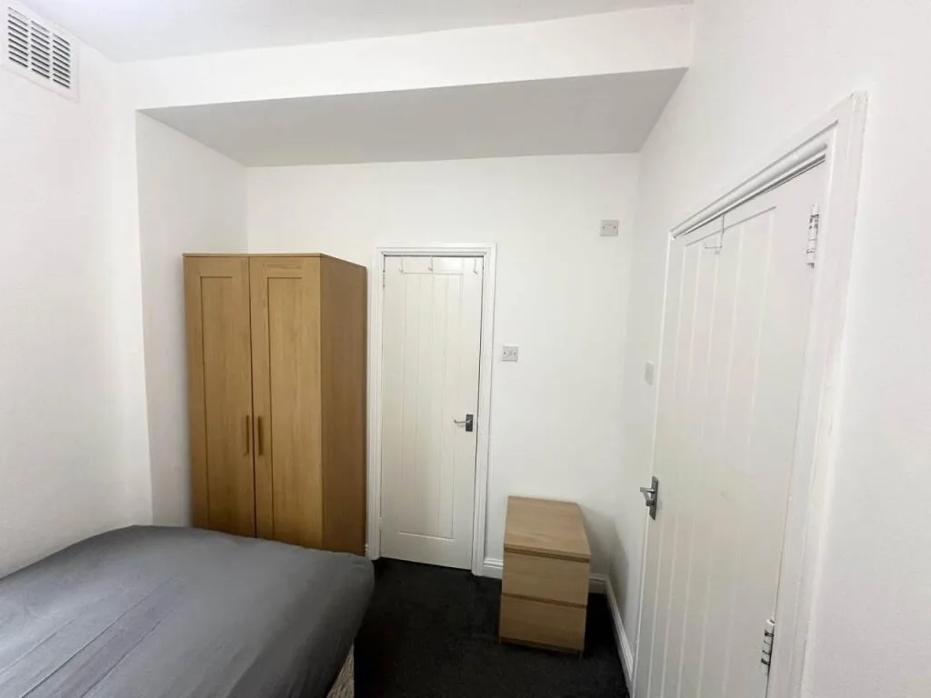 1 bedroom house share for rent