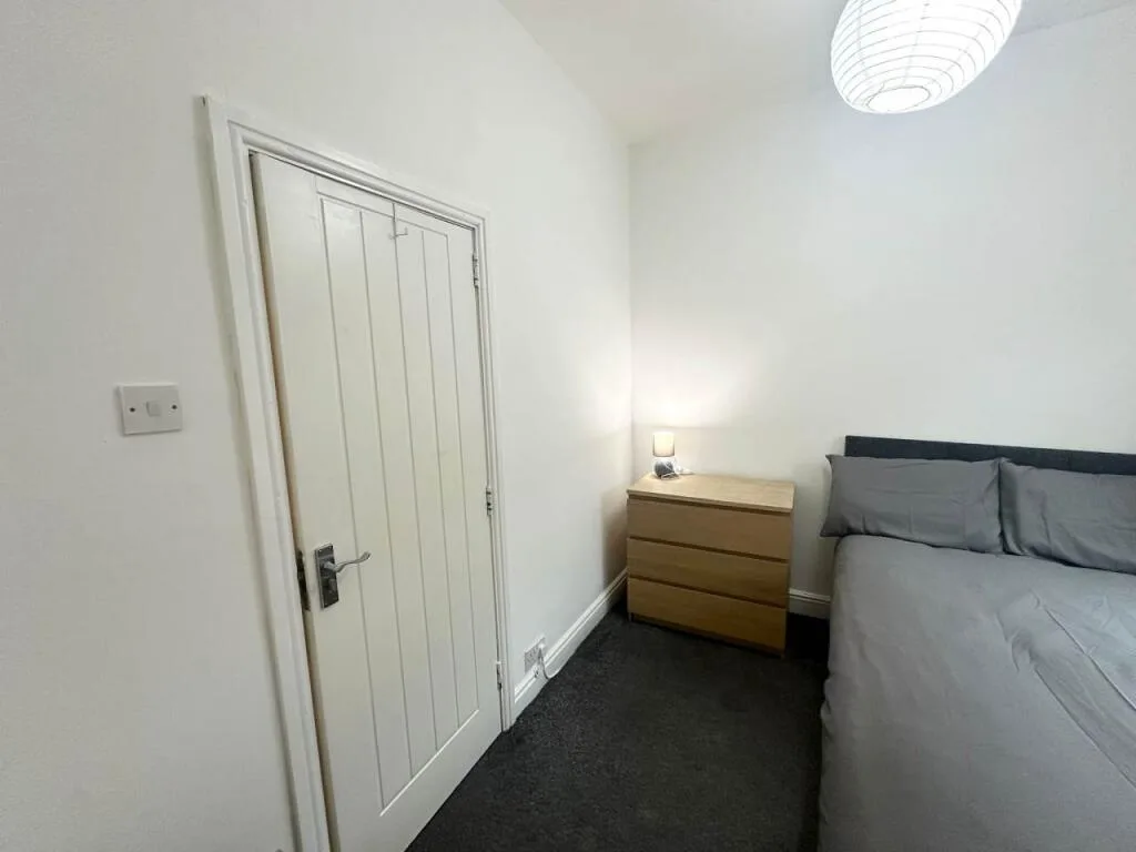 1 bedroom house share for rent