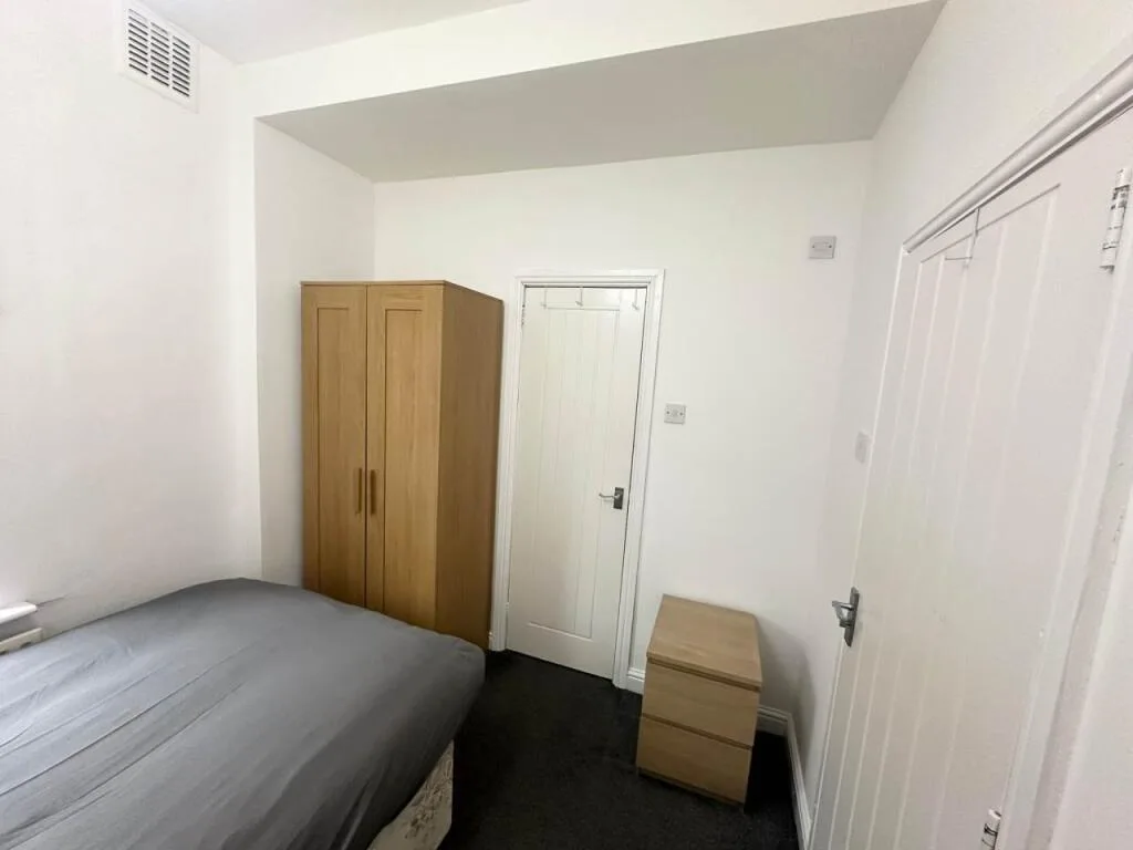 1 bedroom house share for rent