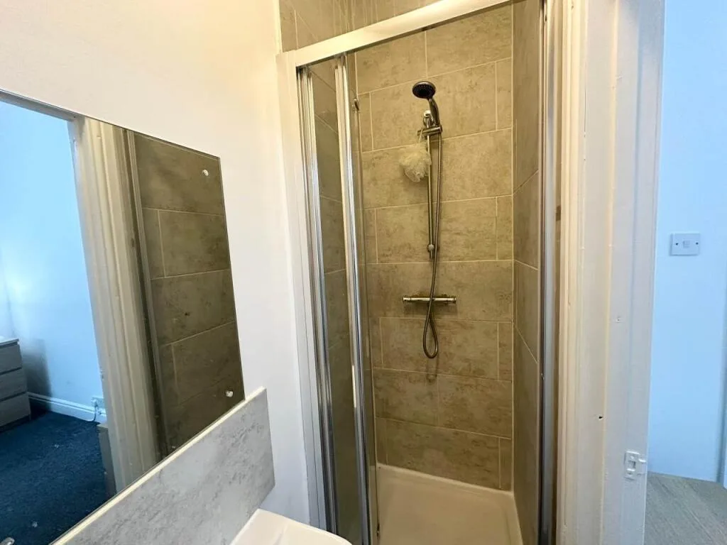 1 bedroom house share for rent