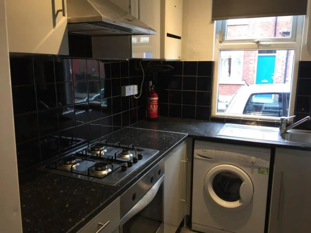 1 bedroom house share for rent