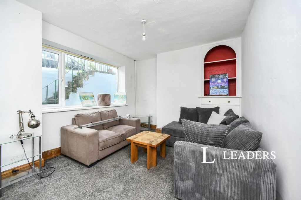 5 bedroom terraced house for rent