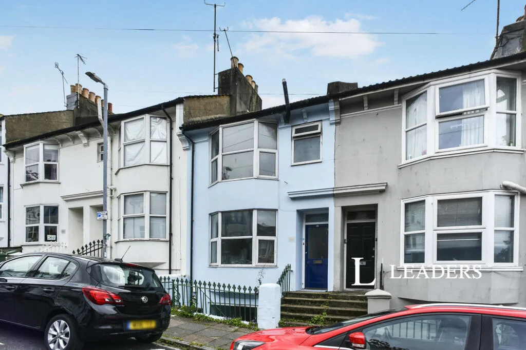 5 bedroom terraced house for rent