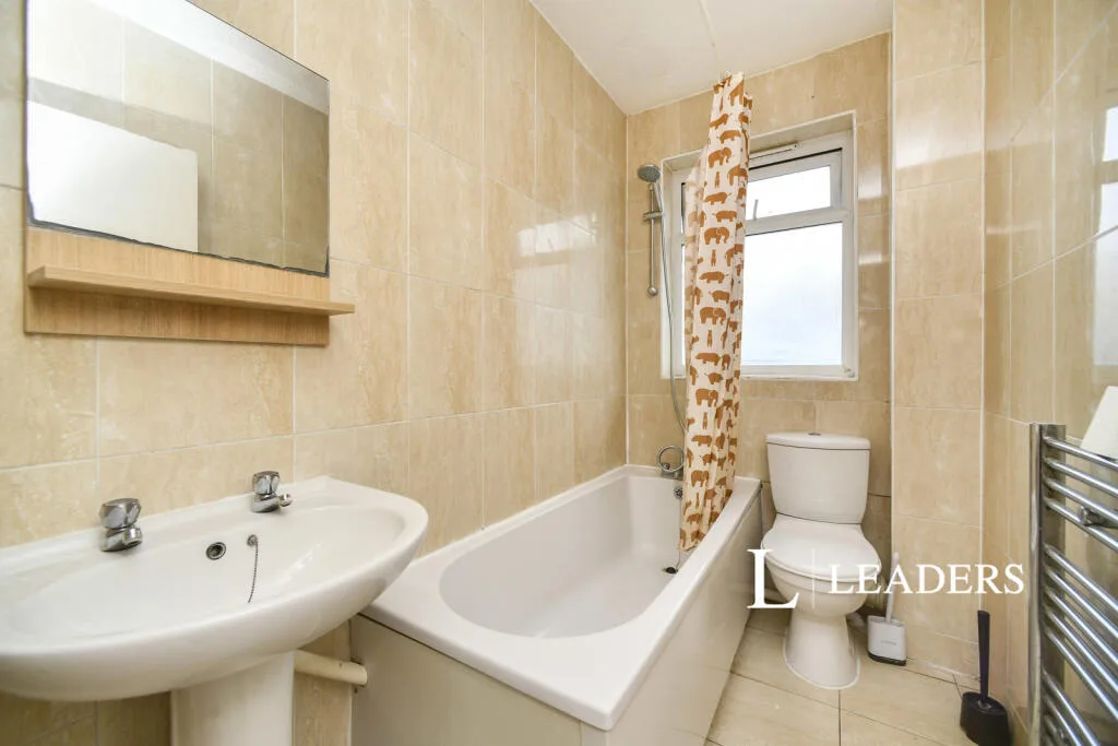 5 bedroom terraced house for rent
