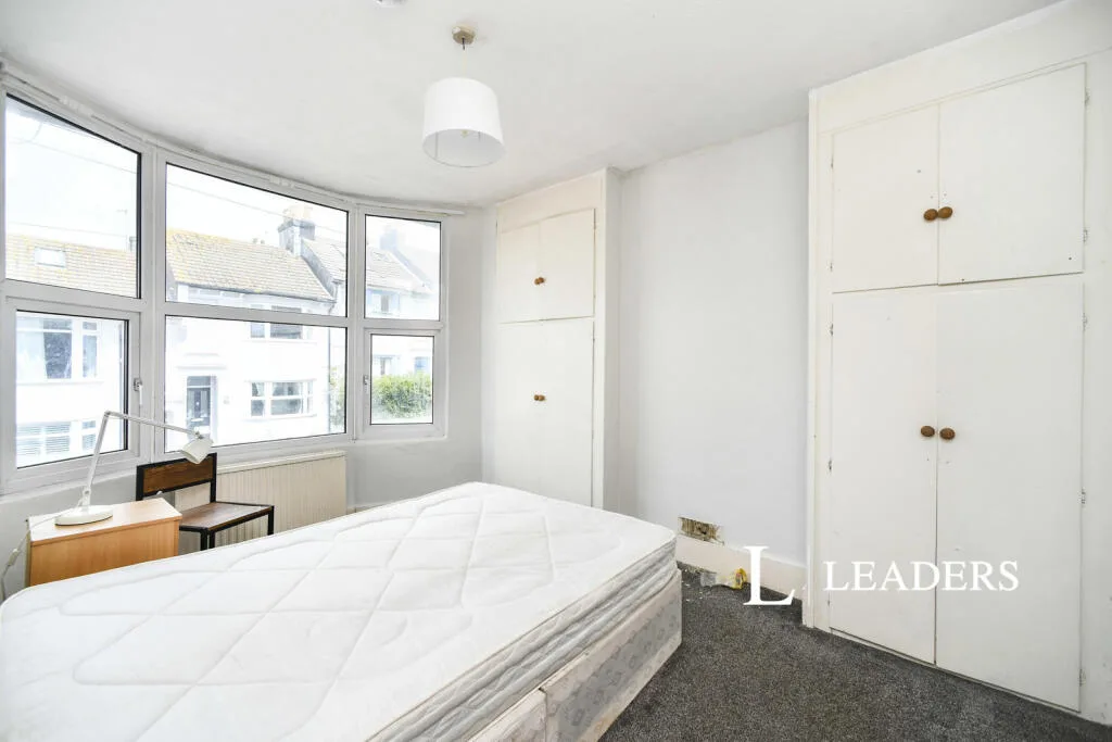 5 bedroom terraced house for rent
