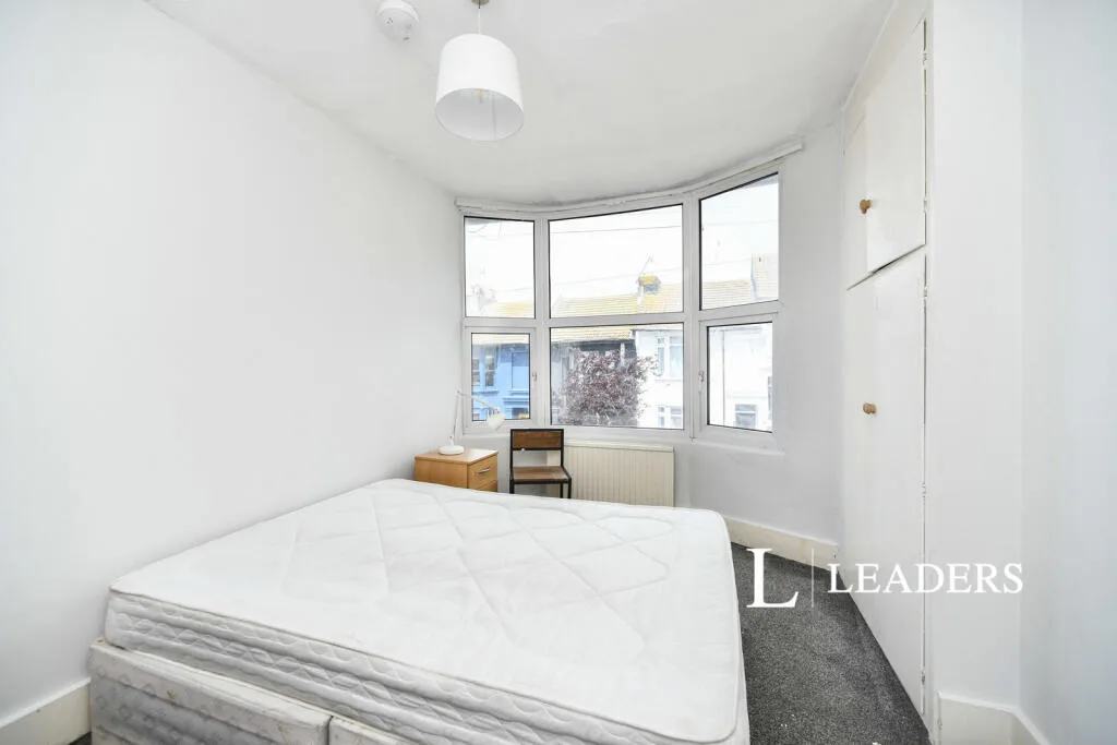 5 bedroom terraced house for rent