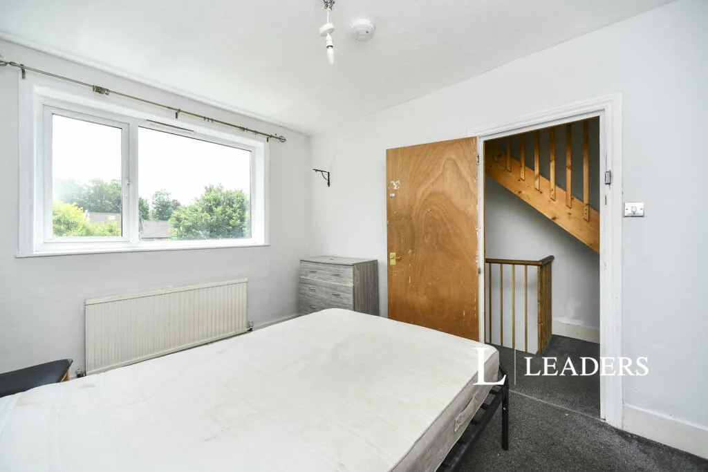 5 bedroom terraced house for rent
