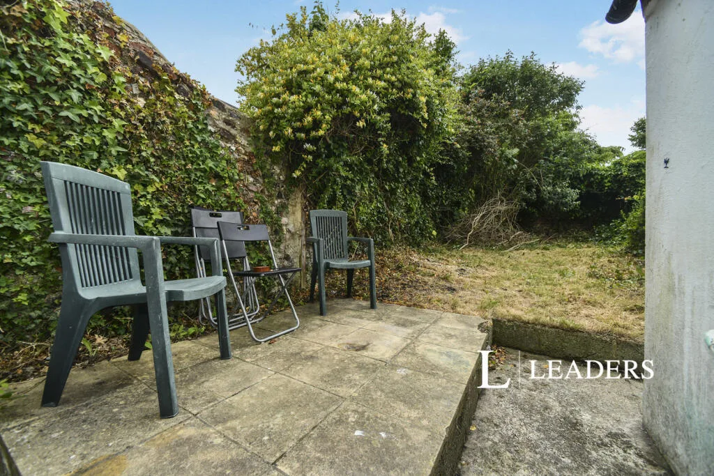 5 bedroom terraced house for rent