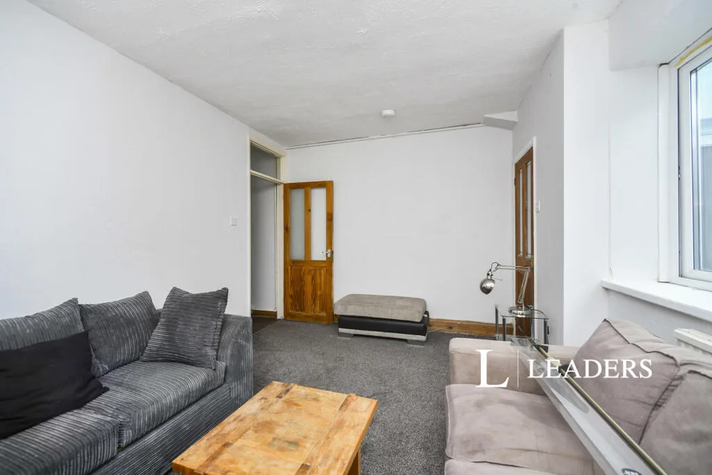 5 bedroom terraced house for rent