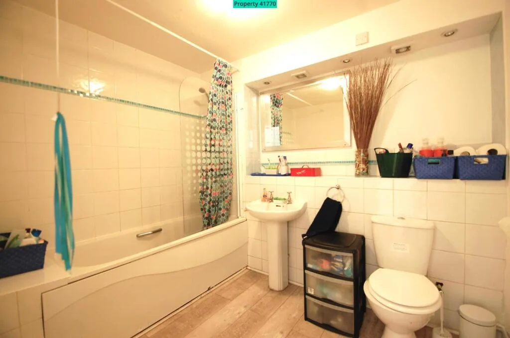 5 bedroom terraced house for rent