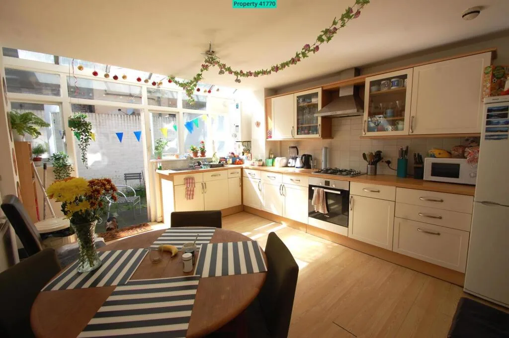 5 bedroom terraced house for rent