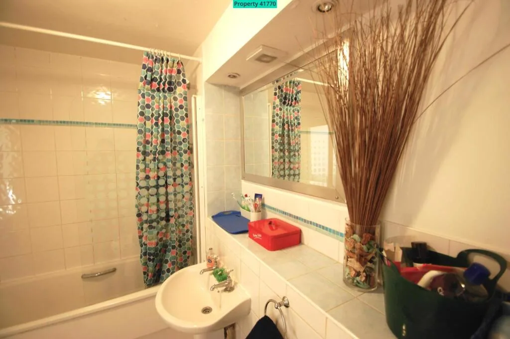 5 bedroom terraced house for rent