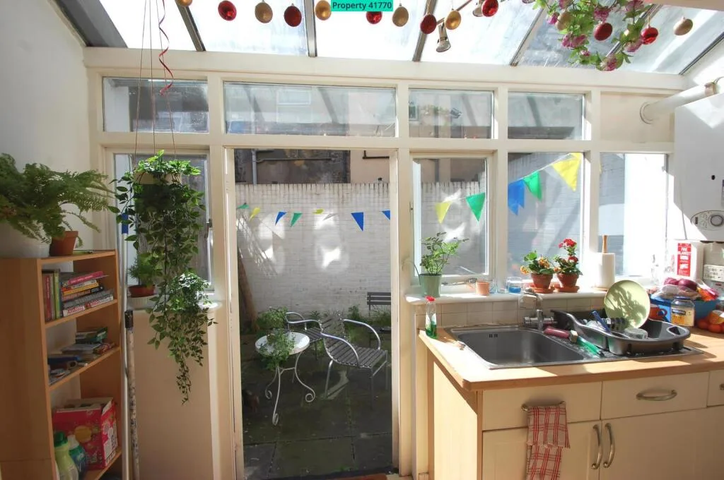 5 bedroom terraced house for rent