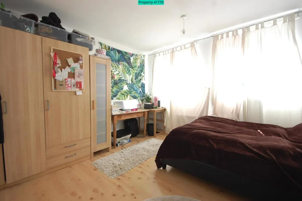 5 bedroom terraced house for rent