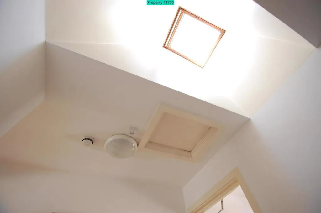 5 bedroom terraced house for rent