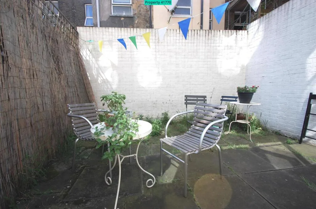 5 bedroom terraced house for rent