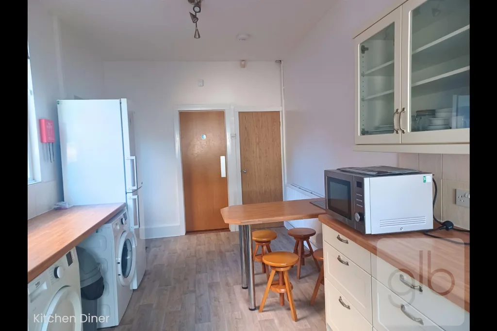 4 bedroom terraced house for rent