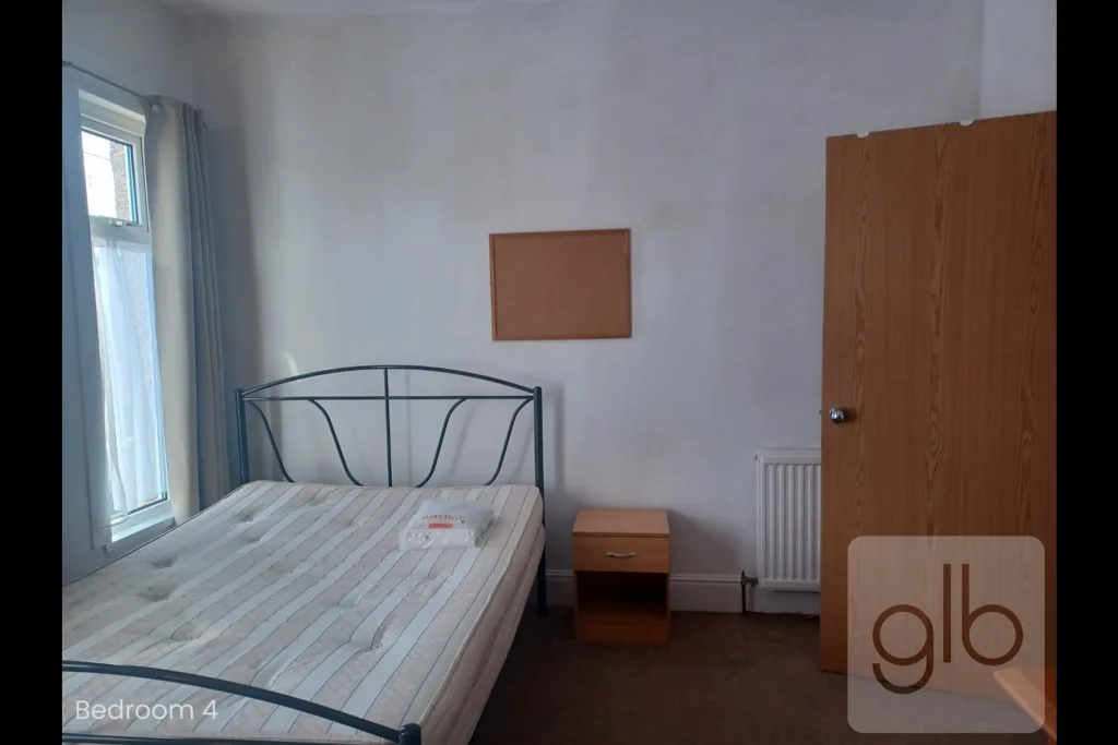 4 bedroom terraced house for rent