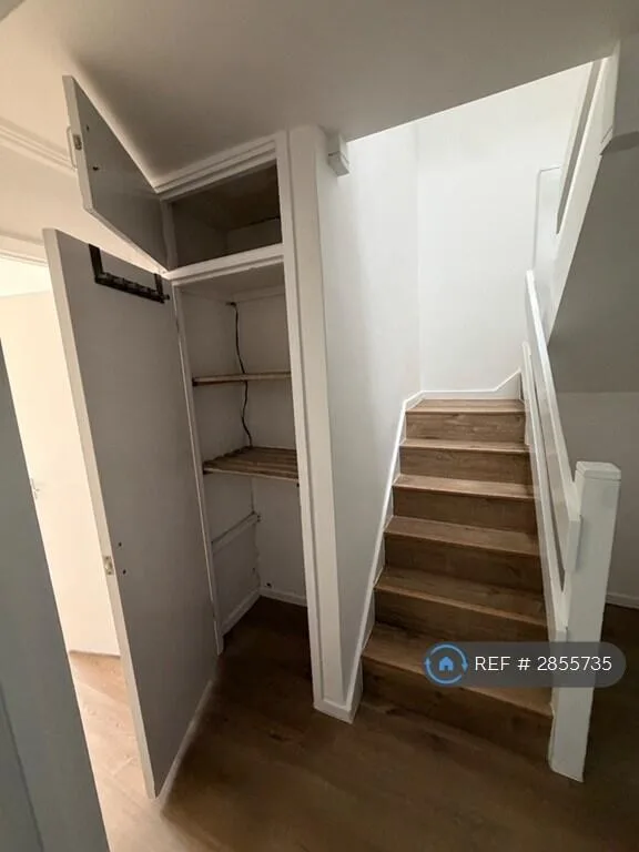 3 bedroom end of terrace house for rent