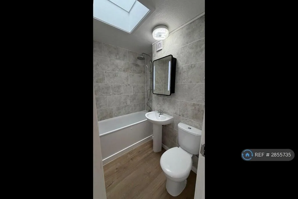 3 bedroom end of terrace house for rent