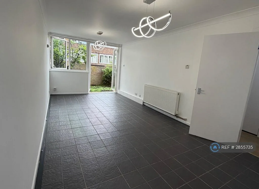 3 bedroom end of terrace house for rent