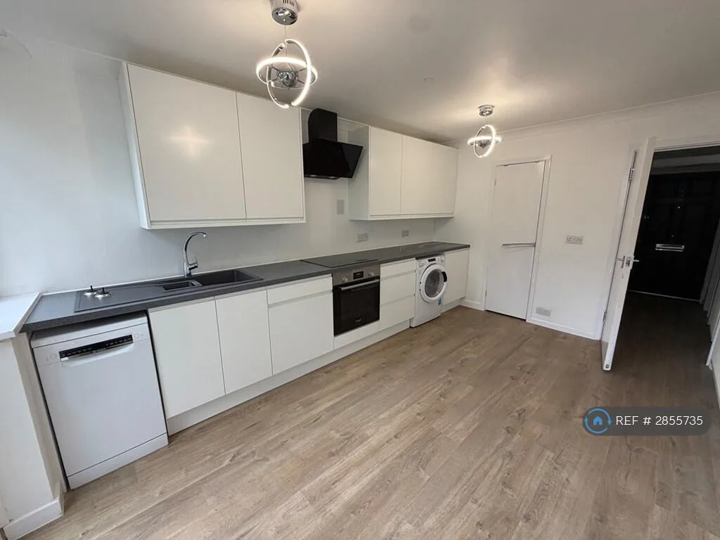 3 bedroom end of terrace house for rent