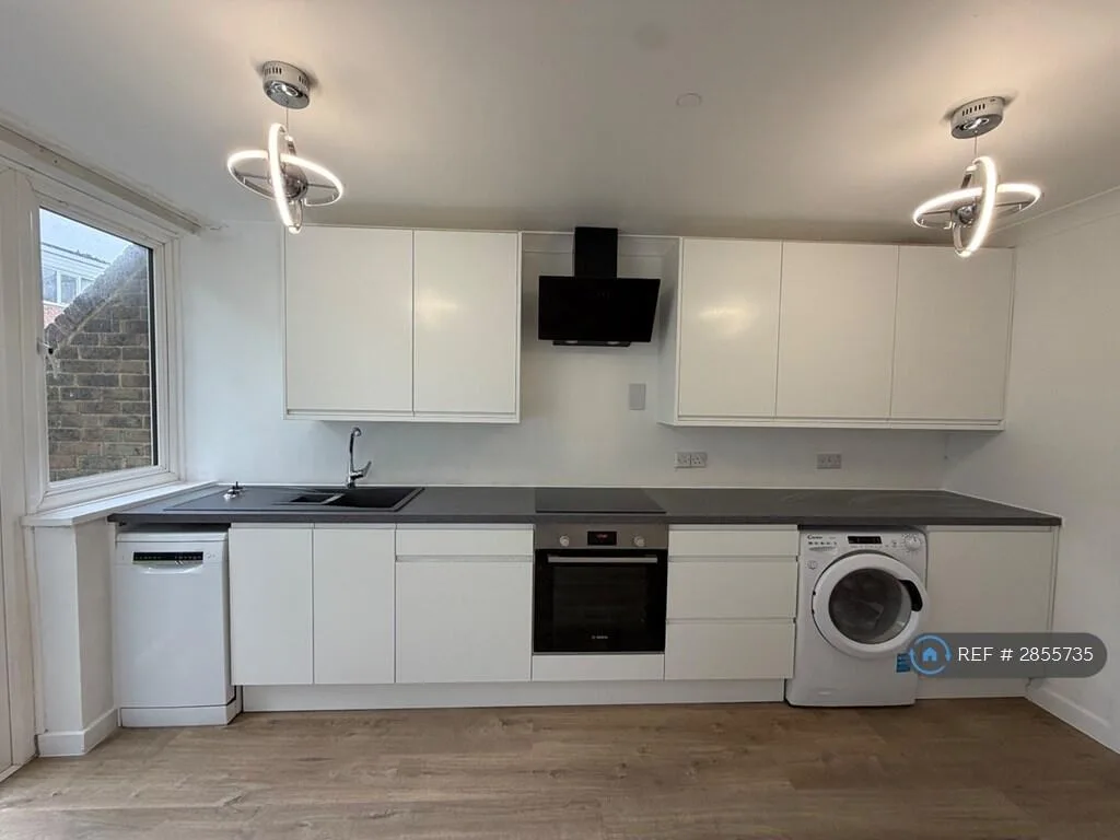 3 bedroom end of terrace house for rent