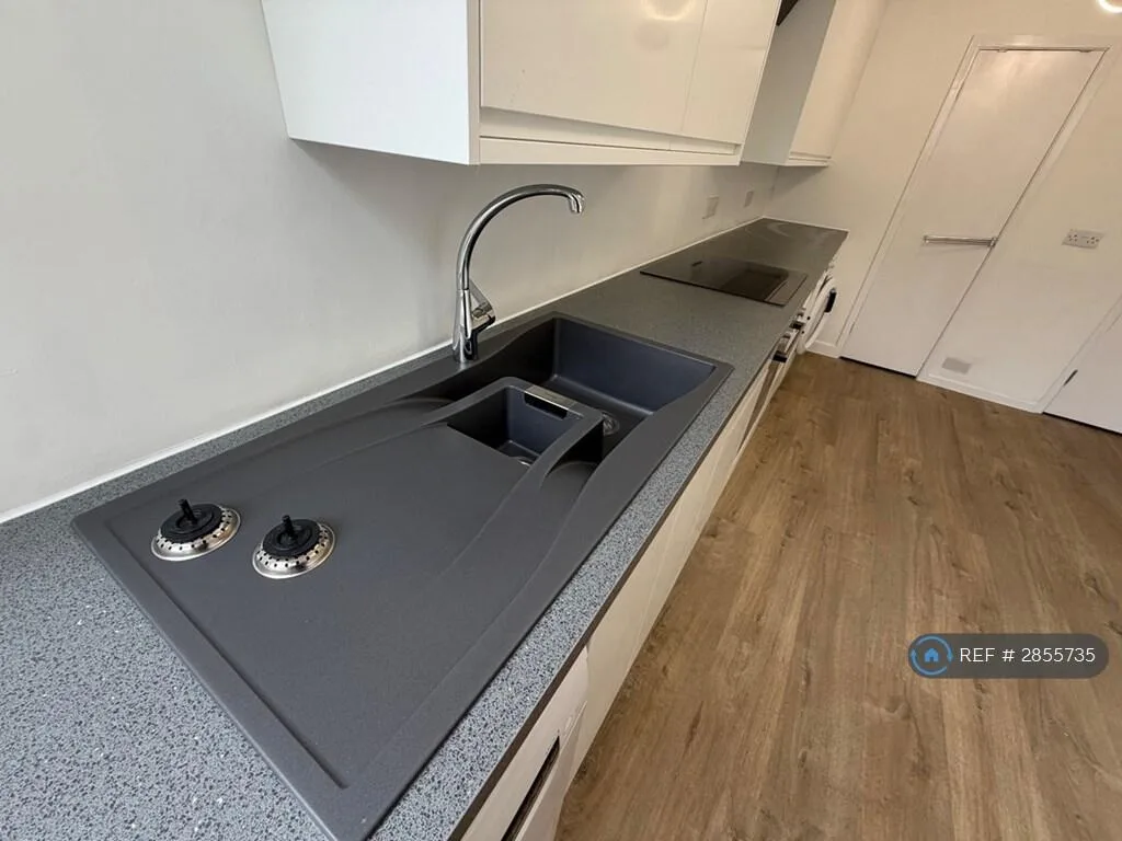 3 bedroom end of terrace house for rent