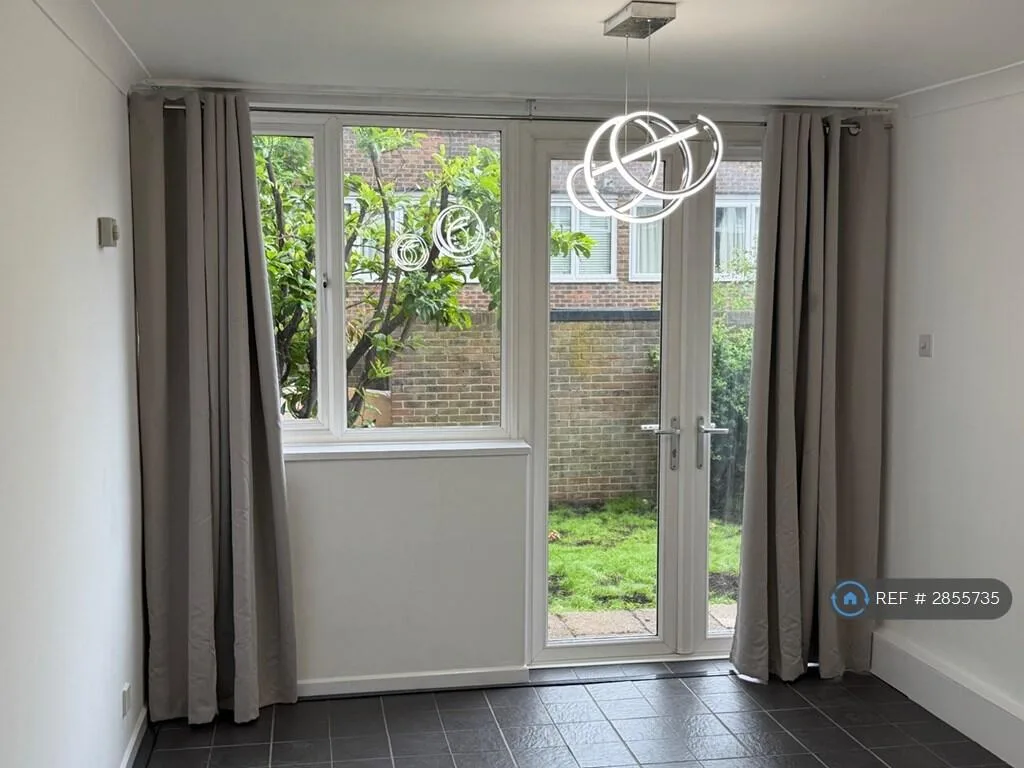 3 bedroom end of terrace house for rent