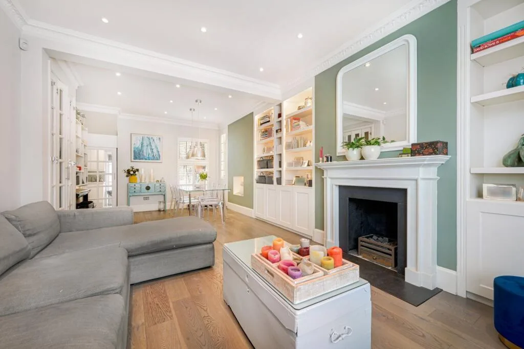 5 bedroom end of terrace house for rent