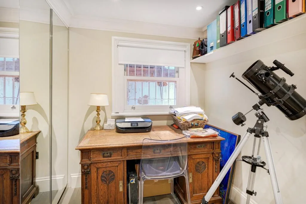 5 bedroom end of terrace house for rent