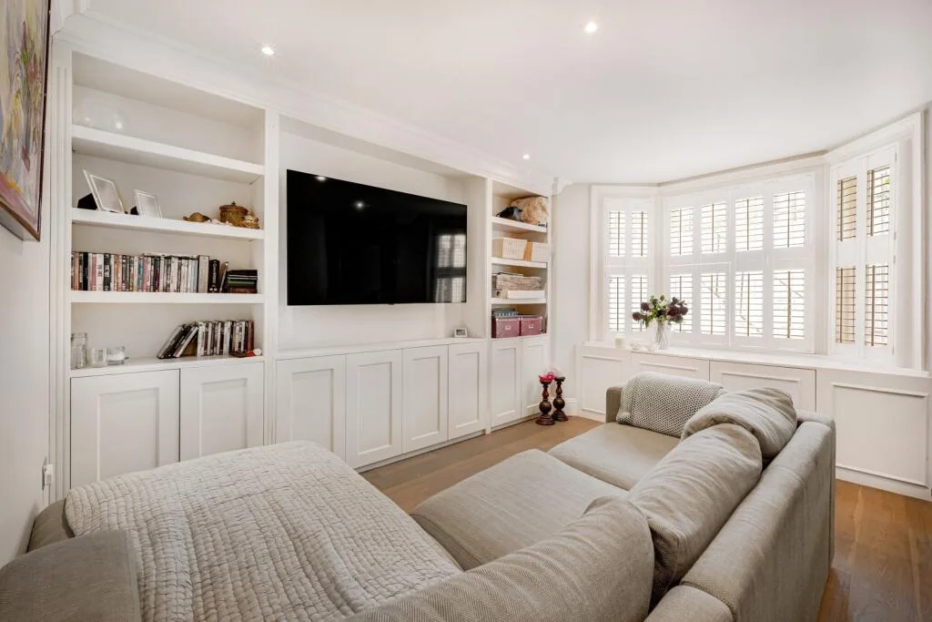 5 bedroom end of terrace house for rent