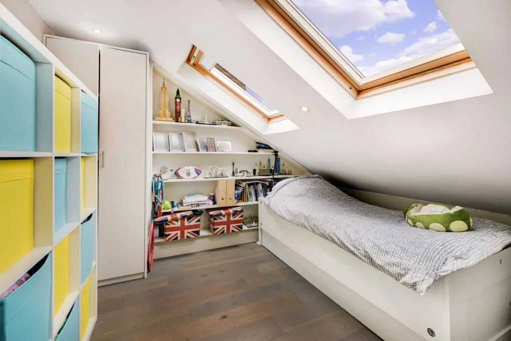5 bedroom end of terrace house for rent