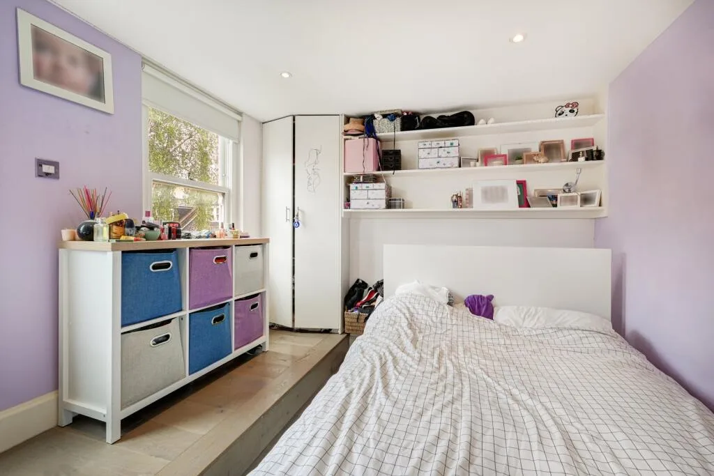 5 bedroom end of terrace house for rent