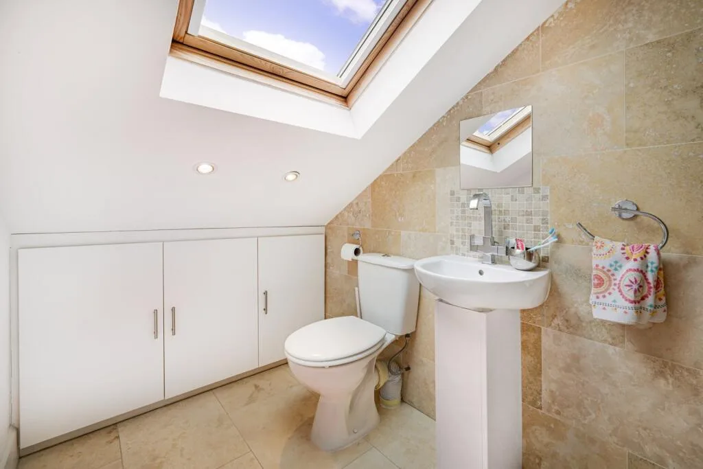 5 bedroom end of terrace house for rent