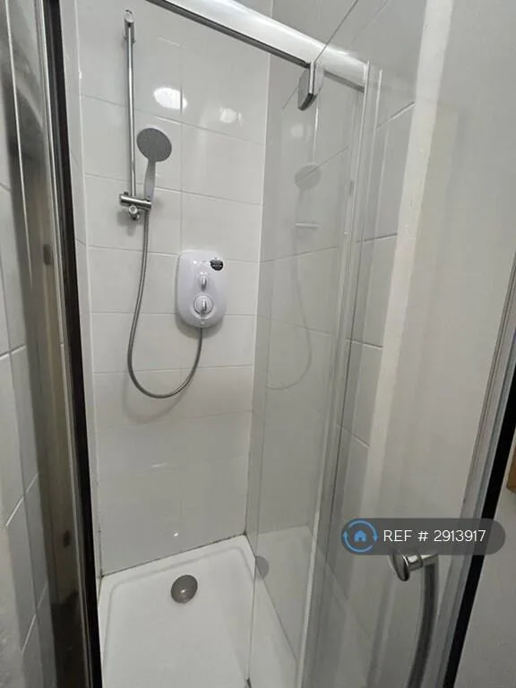 6 bedroom maisonette for rent